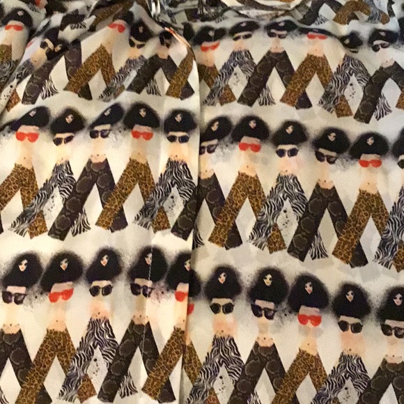 Alice+Olivia xDonald Robertson Willa Crazy printed Silk Blouse - Picture 7 of 7